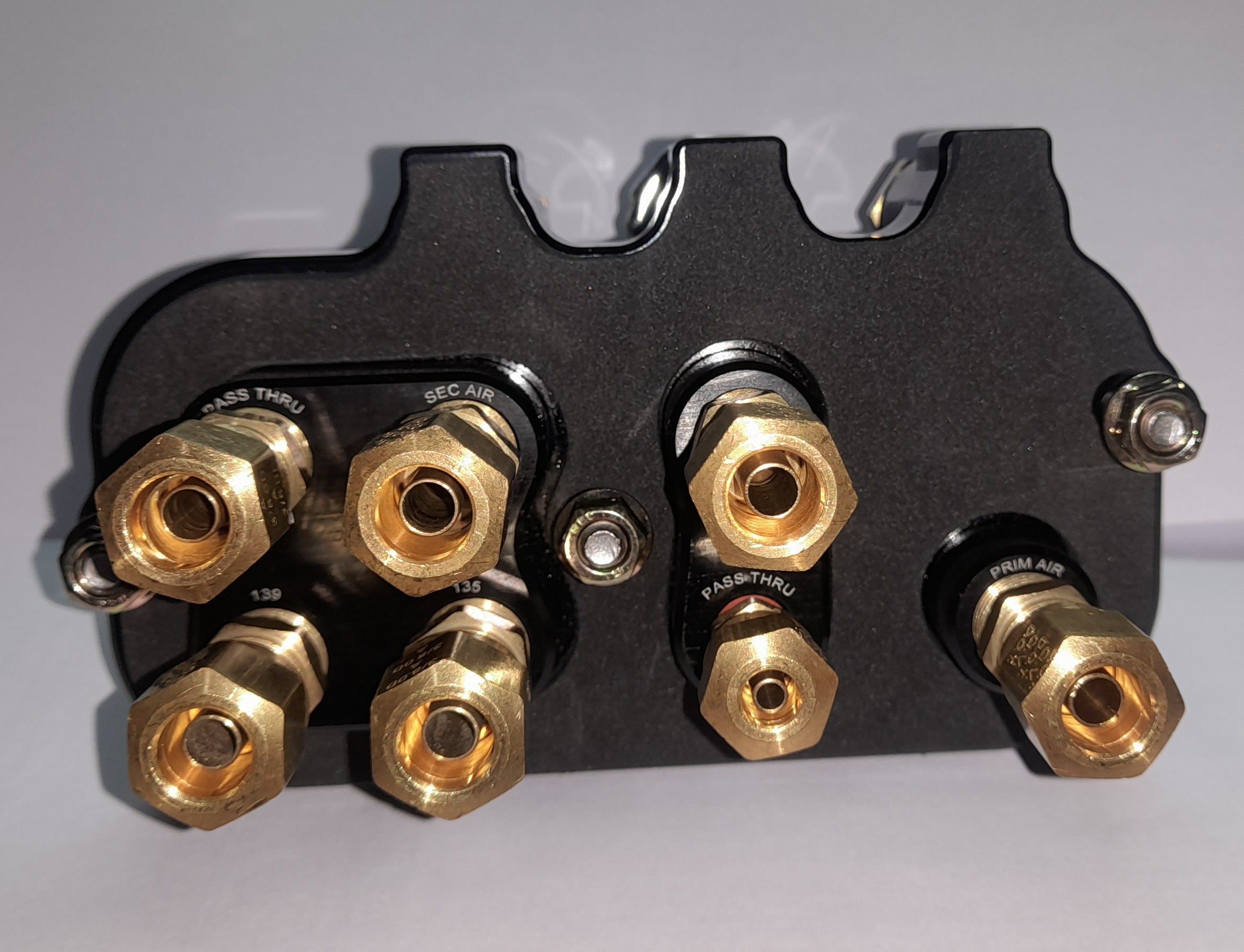 AIR MANIFOLD FOR FIREWALL ON ALL MACK MODELS AFTER 2008