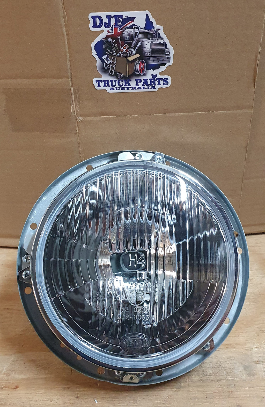 HEADLIGHT BUCKET AND LIGHT ASSEMBLY