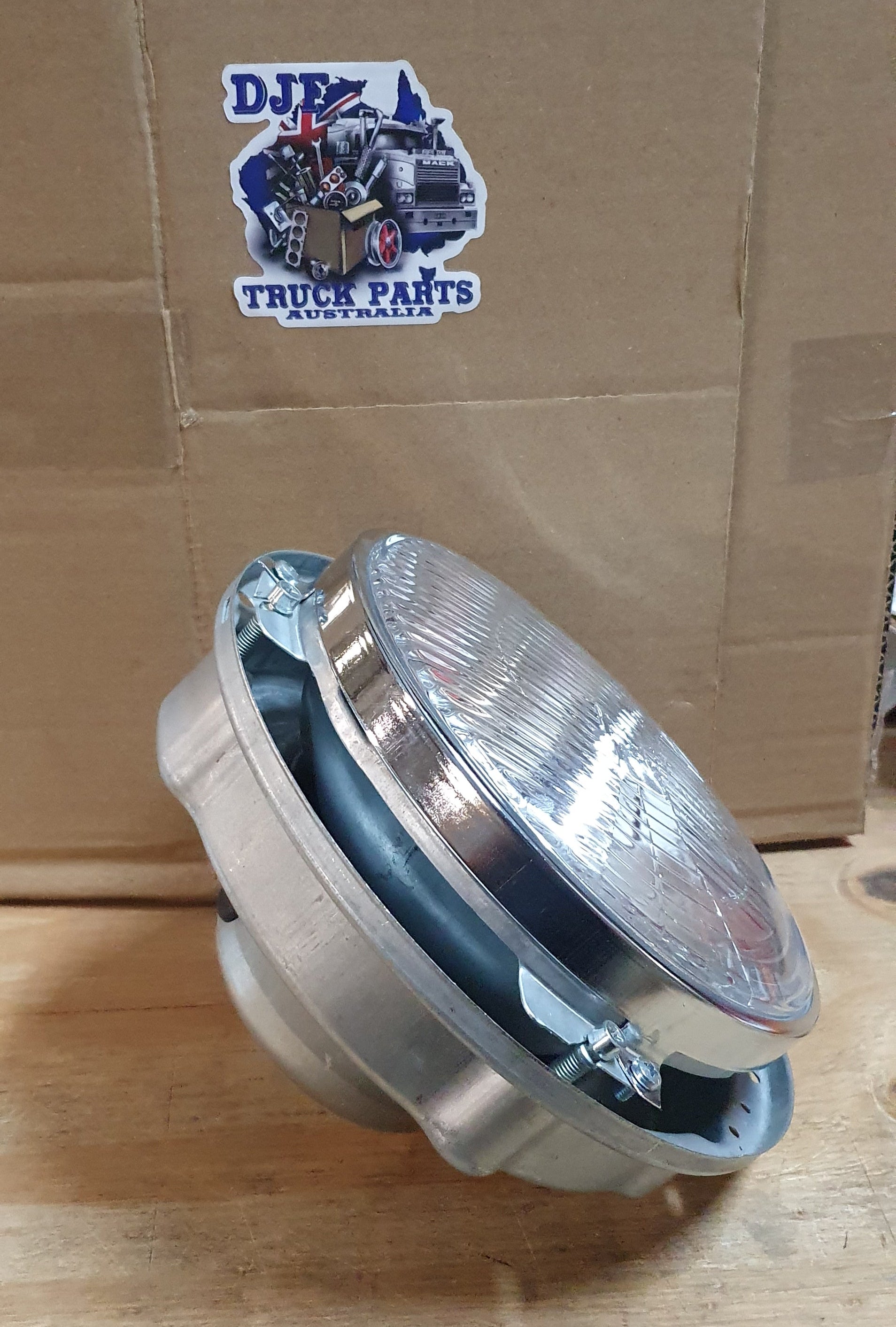 HEADLIGHT BUCKET AND LIGHT ASSEMBLY