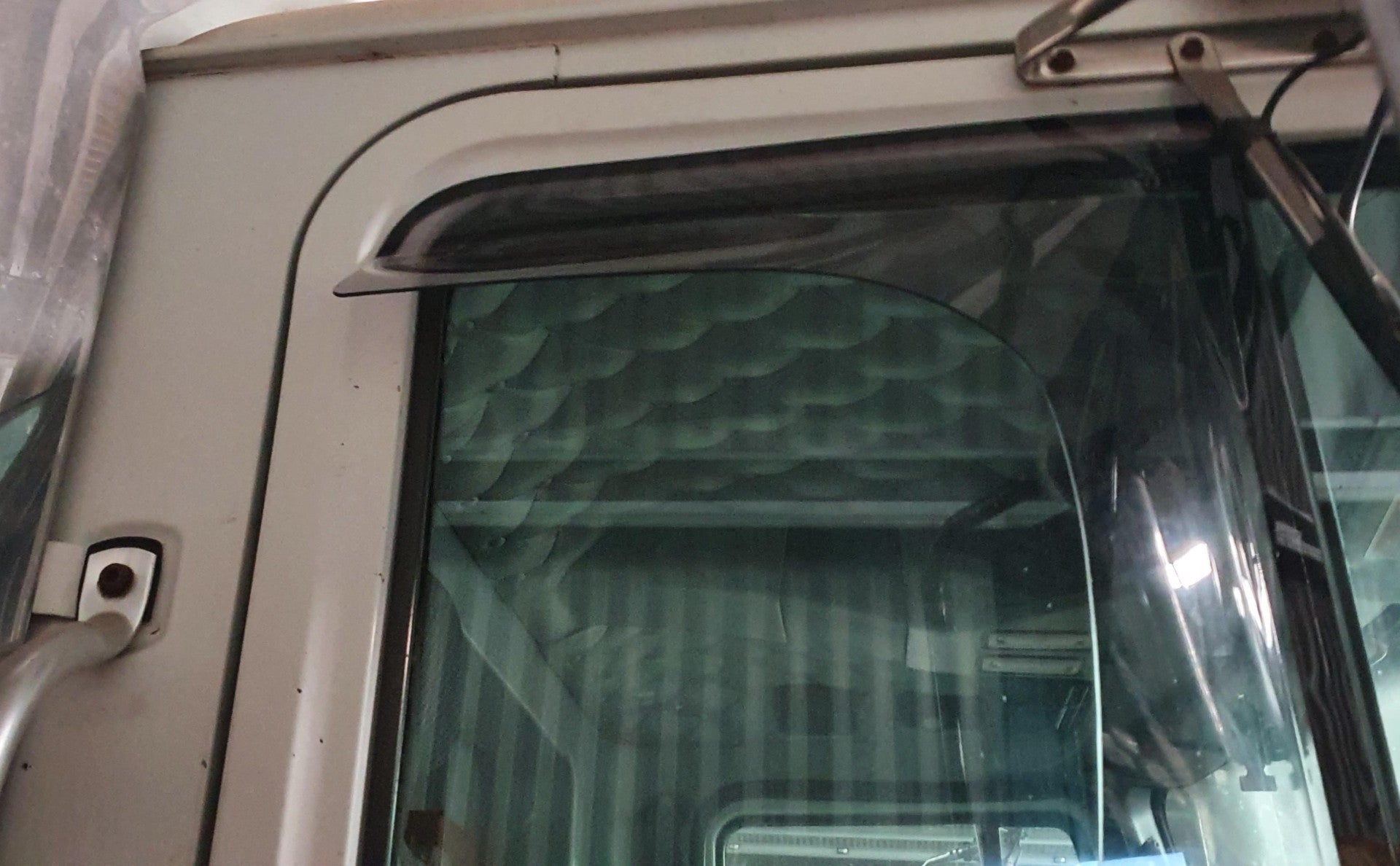 WETHERSHIELD, CH CAB STRAIGHT DOOR (1/4 WINDOW MODEL)