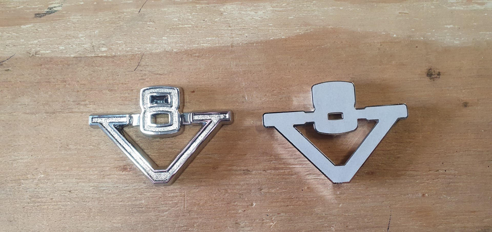 V8 Chrome Badges