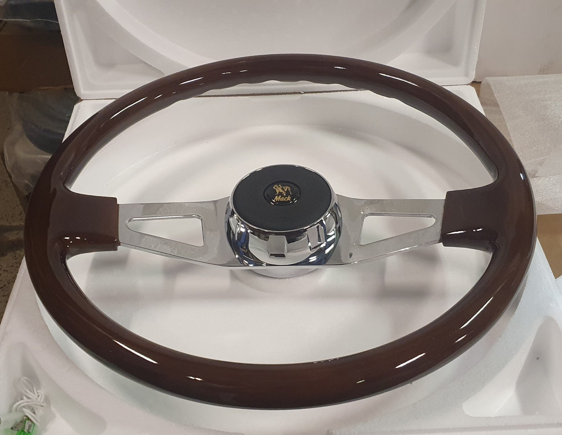 TIMBER STEERING WHEEL, SUIT MACK CH, TRIDENT, VICION, TITAN, SUPERLINER ETC