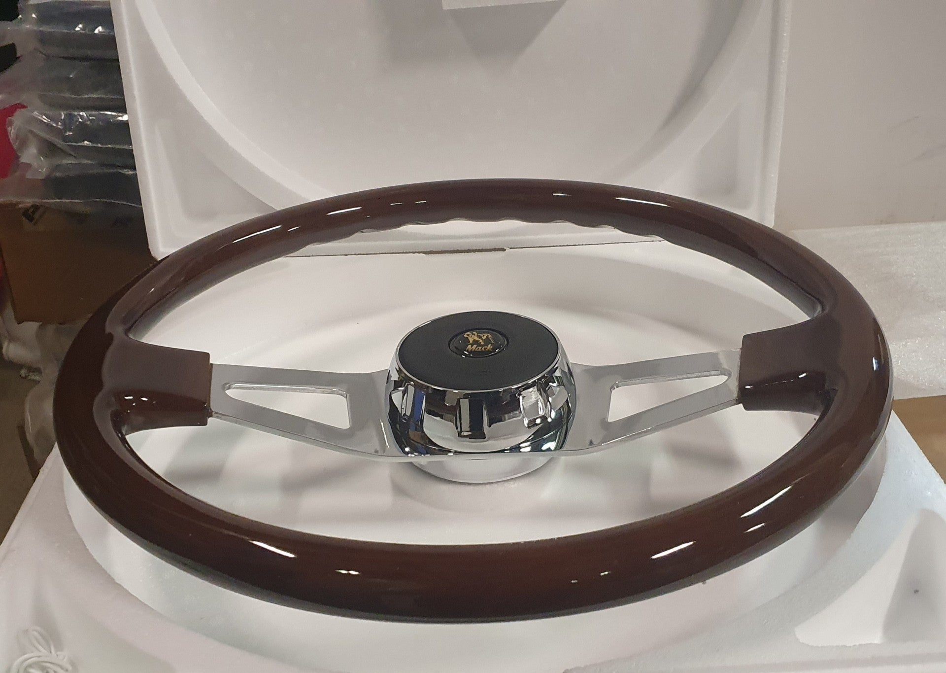 TIMBER STEERING WHEEL, SUIT MACK CH, TRIDENT, VICION, TITAN, SUPERLINER ETC