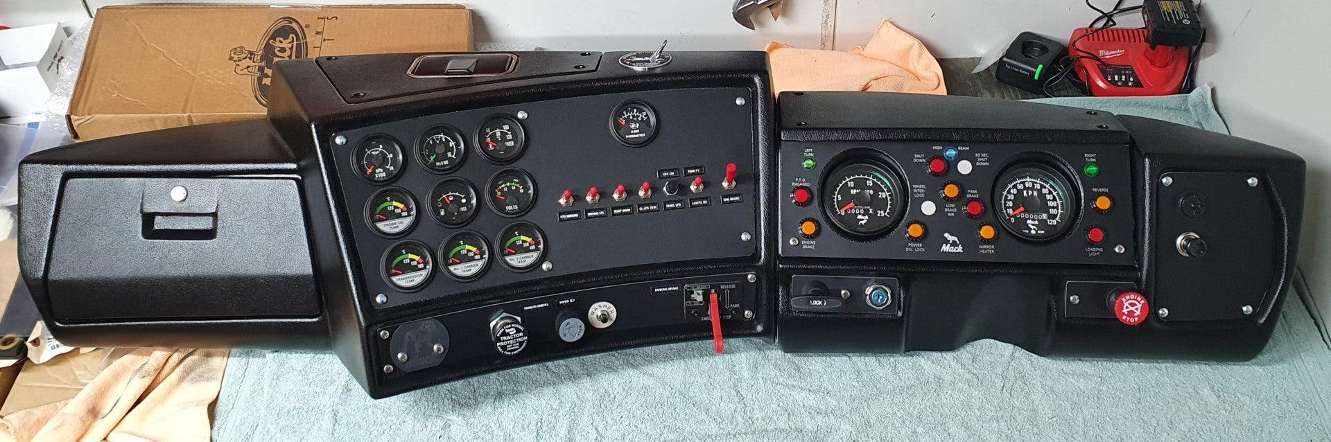 COMPLETE DASH, SUIT R-MODEL/SUPERLINER/VALUELINER PRE 1990