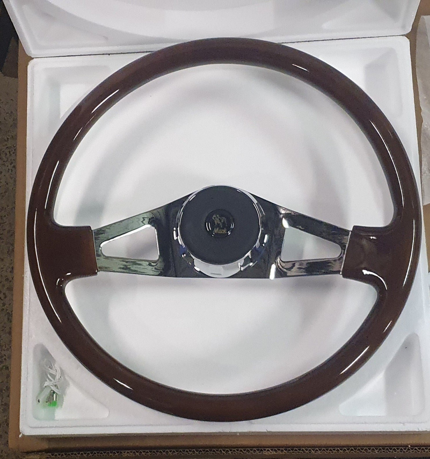 TIMBER STEERING WHEEL, SUIT MACK CH, TRIDENT, VICION, TITAN, SUPERLINER ETC