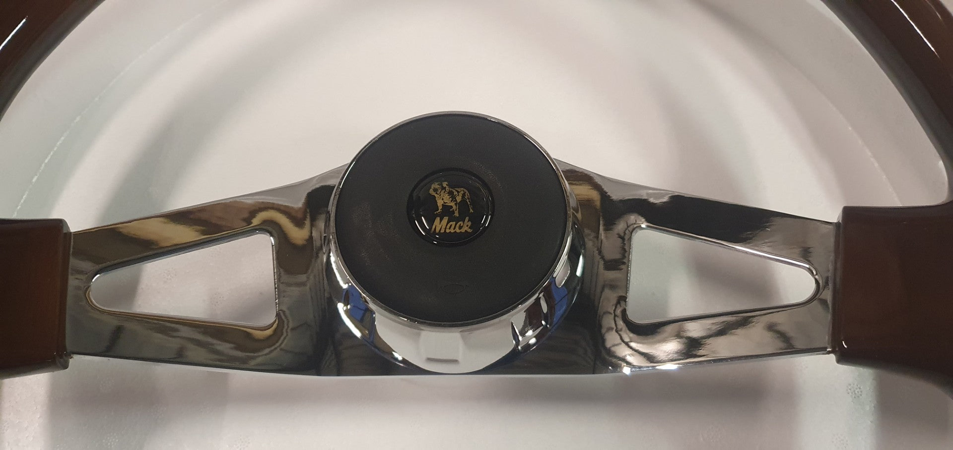 TIMBER STEERING WHEEL, SUIT MACK CH, TRIDENT, VICION, TITAN, SUPERLINER ETC