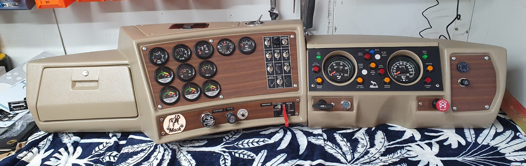 COMPLETE DASH, SUIT R-MODEL/SUPERLINER/VALUELINER PRE 1990