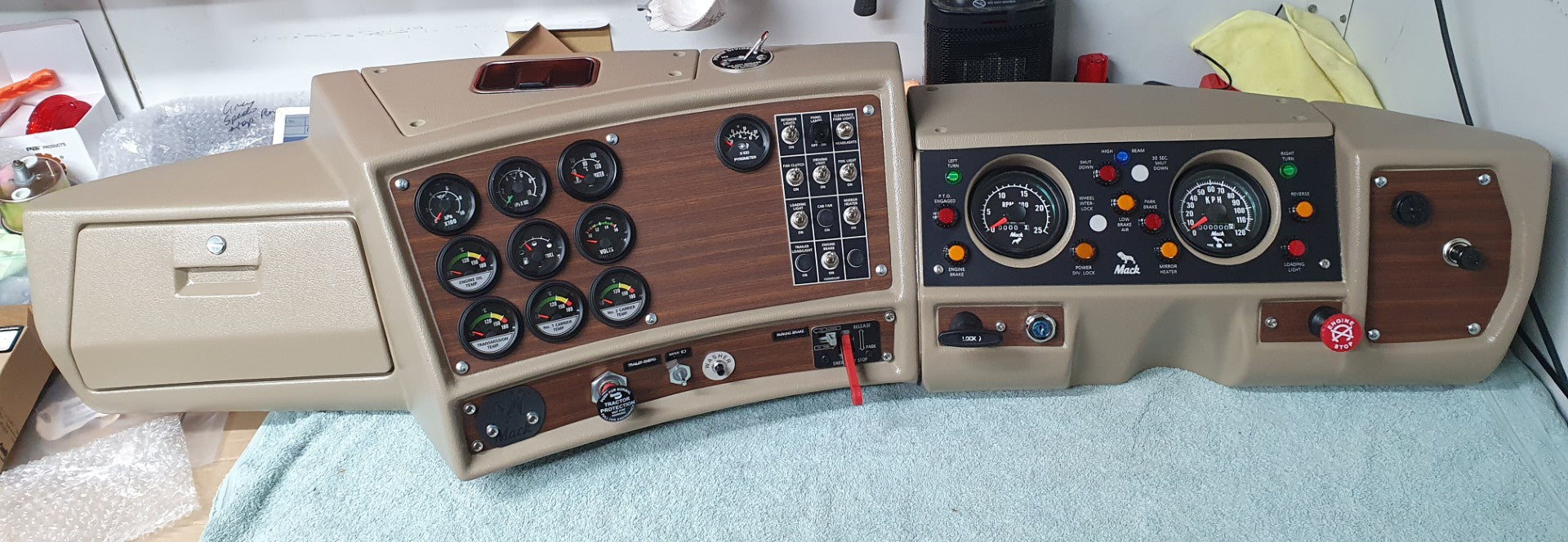 COMPLETE DASH, SUIT R-MODEL/SUPERLINER/VALUELINER PRE 1990