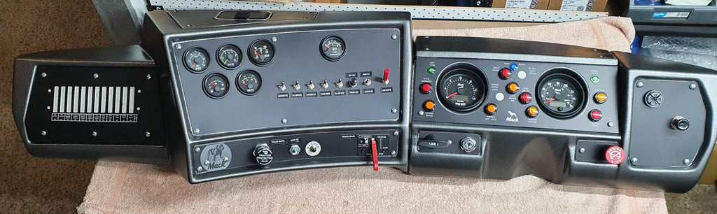 COMPLETE DASH, SUIT R-MODEL/SUPERLINER/VALUELINER PRE 1990