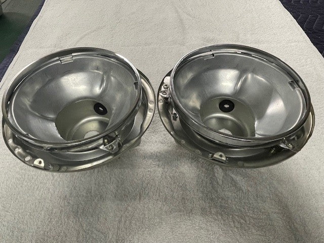 HEADLIGHT BUCKET AND LIGHT ASSEMBLY